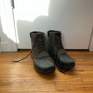 Sperry rain/snow boot size 10